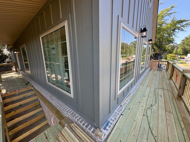 Building Photo - MTR2a-4