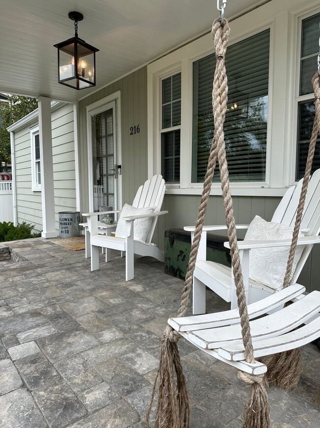 Building Photo - Sylvan Park Fully Furnished Home and Guest House-Shorter Term Leases Available!