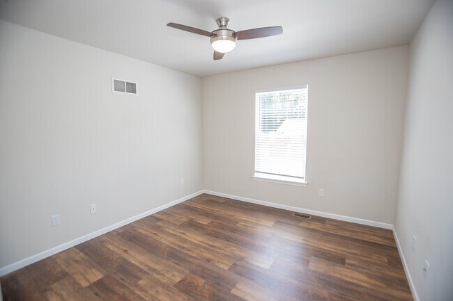 Building Photo - 5410 Deer Valley Dr