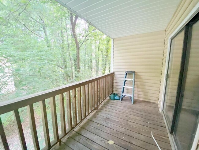 Building Photo - 2801 Millbrook Manor Cir