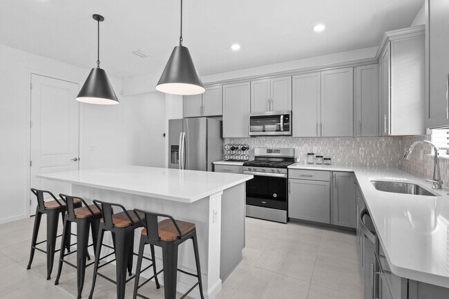 Building Photo - 758 SE Courances Dr
