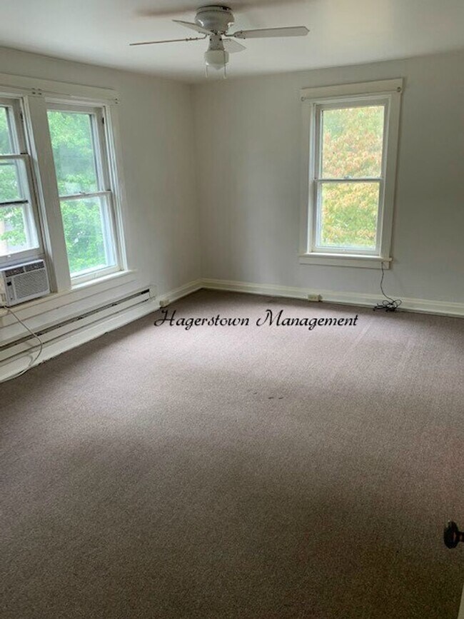 Building Photo - 604 Highland Way