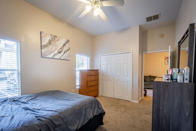 Building Photo - Spacious 2BR/2BA Condo – First Floor, Gate...