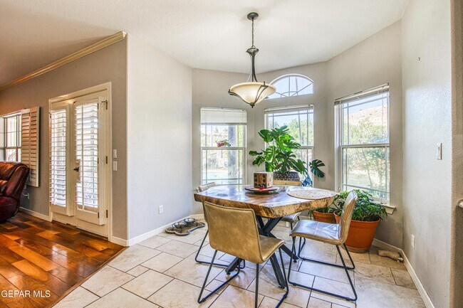 Building Photo - 6561 Isla Del Rey Dr