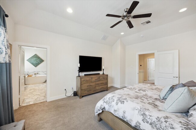 Building Photo - 8806 Hollister Pine Ct