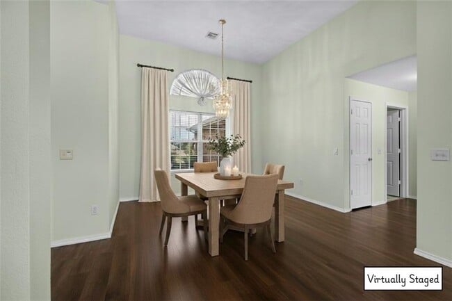 Building Photo - 1901 SW Columbus Rd