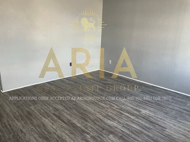 Building Photo - 2 Bed/1 Bath Unit in Noble - Available for...