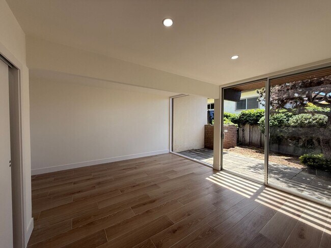 Building Photo - Newly Renovated 4 Bedroom Residence in La Jolla
