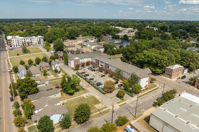 Aerial Photo - Magnolia Terrace