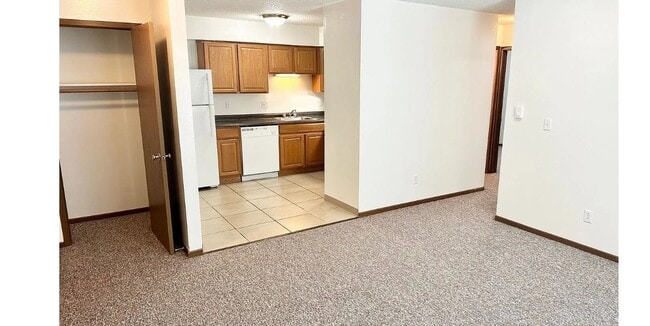 Building Photo - 902-905 N 14th St