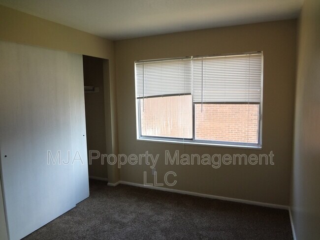Building Photo - 4642 S Arlington Park Dr