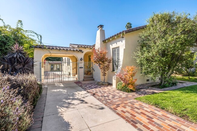 Building Photo - 2327 Midvale Ave