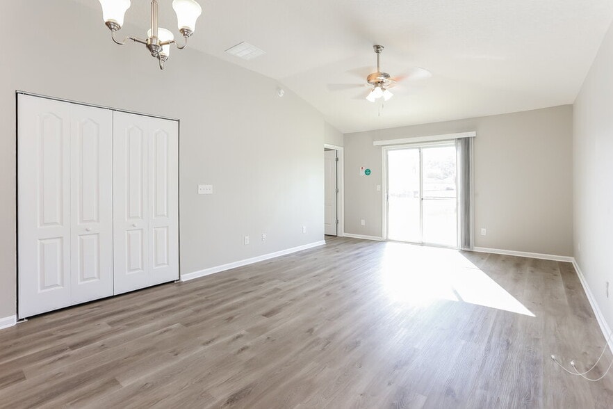 Building Photo - 3830 Julia Marie Drive