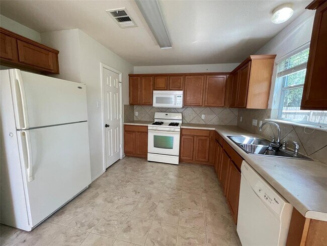 Building Photo - 3830 Castle Rock Cove