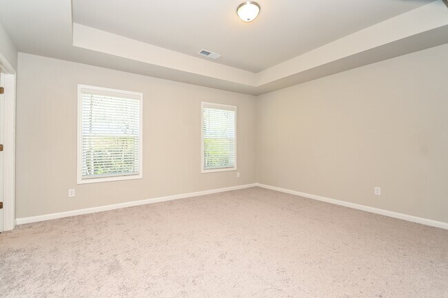 Building Photo - 830 Calvin Park Dr