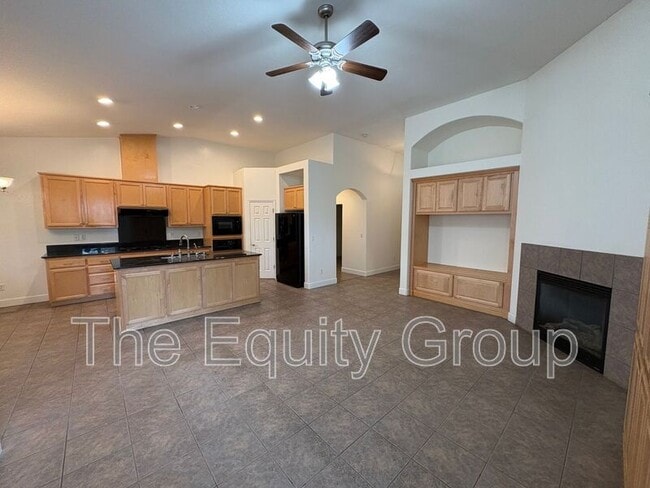 Building Photo - 144 E Reese Ave