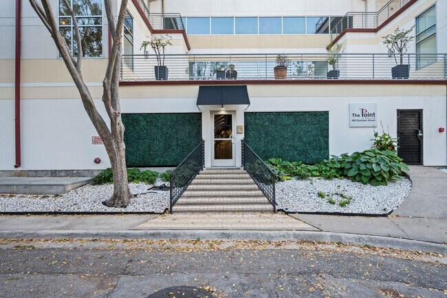 Primary Photo - 102 Quitman St