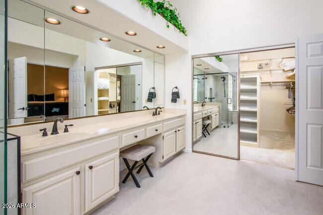 Building Photo - 10929 E Spring Creek Rd