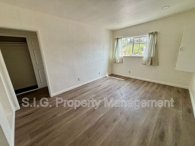 Building Photo - 3819 1/2 Verdugo Rd