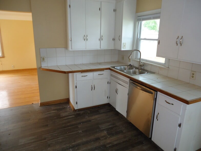 Building Photo - 5429 Harriet Ave
