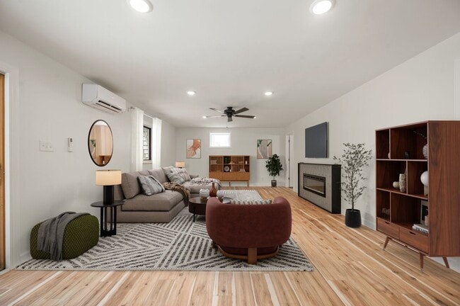 Building Photo - 3764 Glenwood Dr