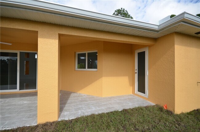 Building Photo - 1132 Edelweiss St E