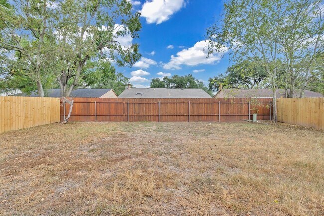 Building Photo - 4406 Kacee Dr