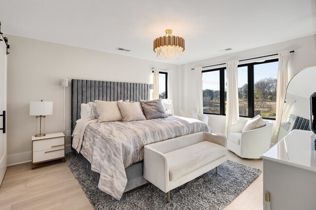 Building Photo - 400 E Pontotoc Ave