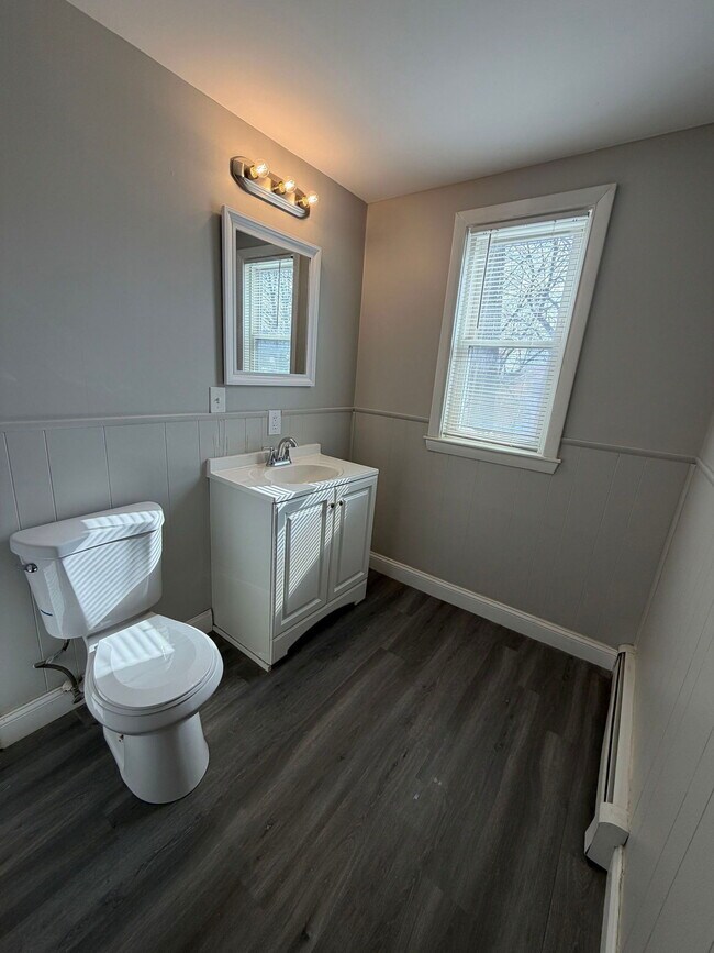 Building Photo - 682 Beech St