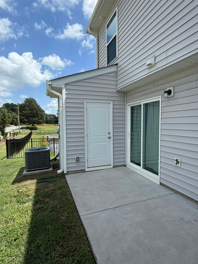 Building Photo - 4101 Laurel Rdg Dr