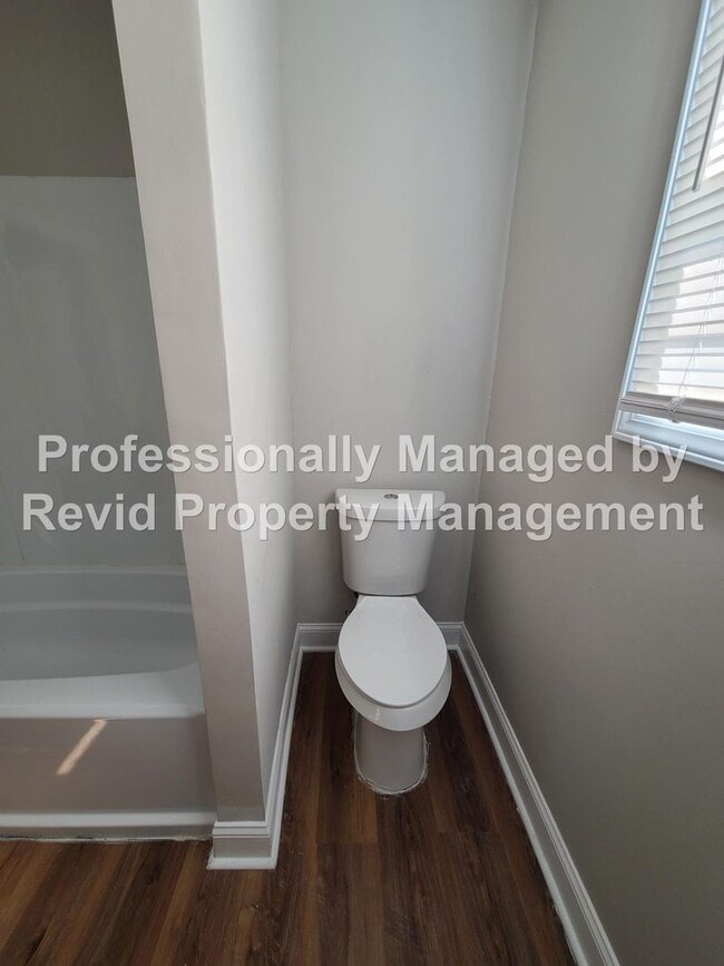 Building Photo - 1419 Depass Rd