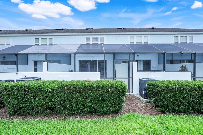 Building Photo - 2530 Maneshaw Ln