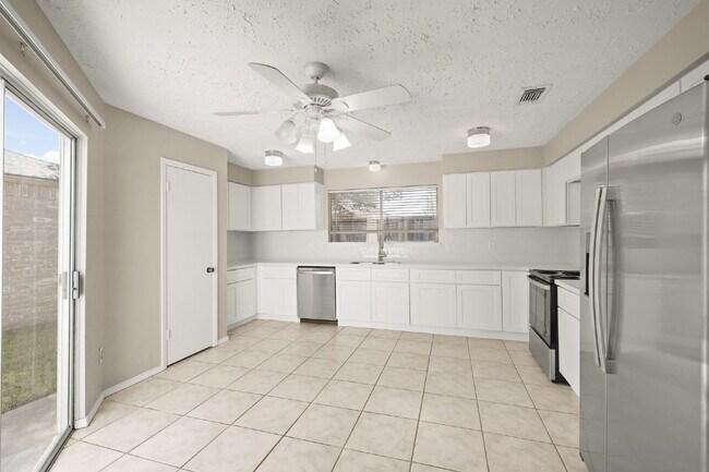 Building Photo - 16107 Grassy Creek Dr