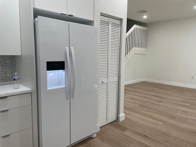 Building Photo - 12472 SW 44th Ct