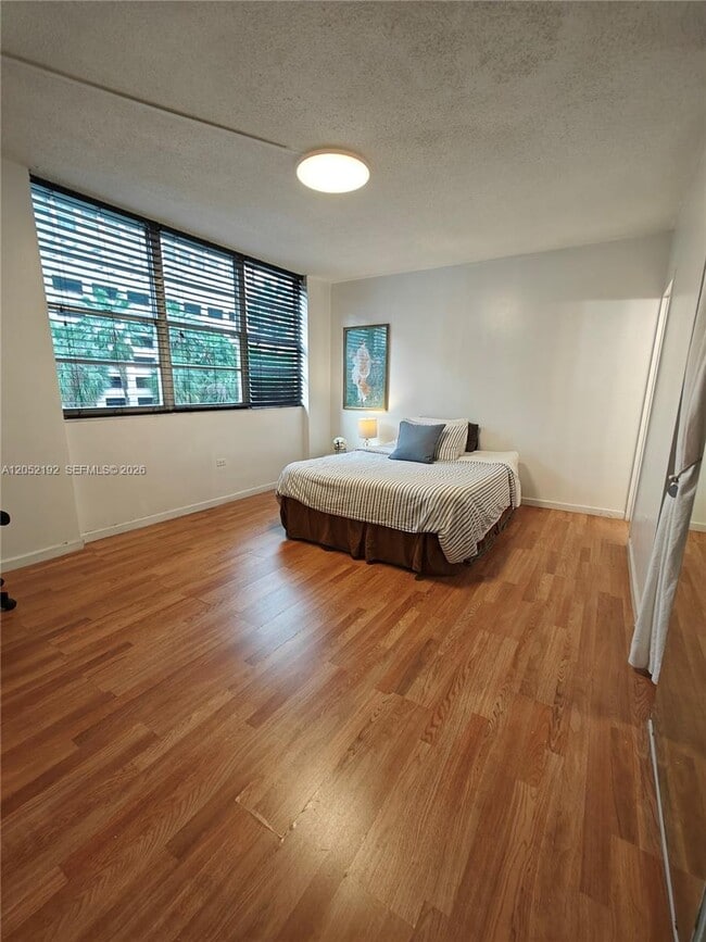 Building Photo - 825 Brickell Bay Dr