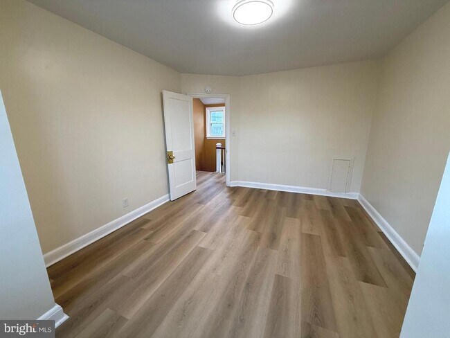 Building Photo - 804 Radnor Ave