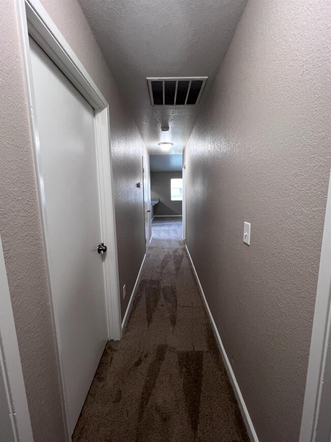 Building Photo - 1262 N Marks Ave