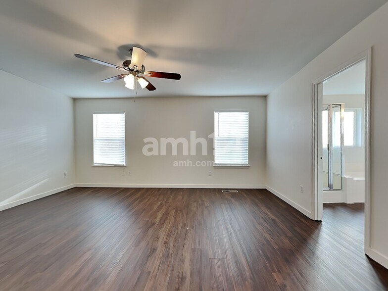 Building Photo - 10032 Terra Court Southeast