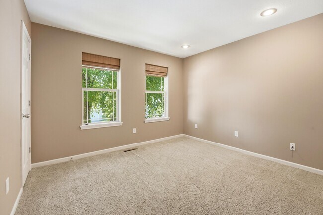 Building Photo - 401 S Village Cir