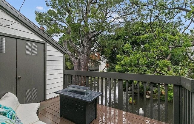 Building Photo - 2526 W MacArthur Blvd