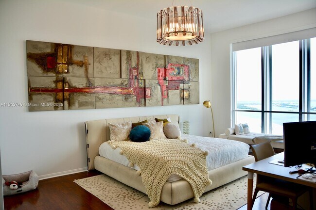 Building Photo - 848 Brickell Key Dr