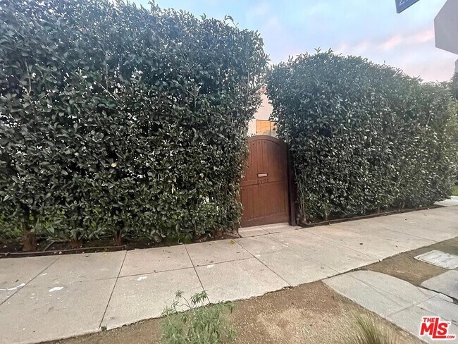 Building Photo - 2102 S Harcourt Ave