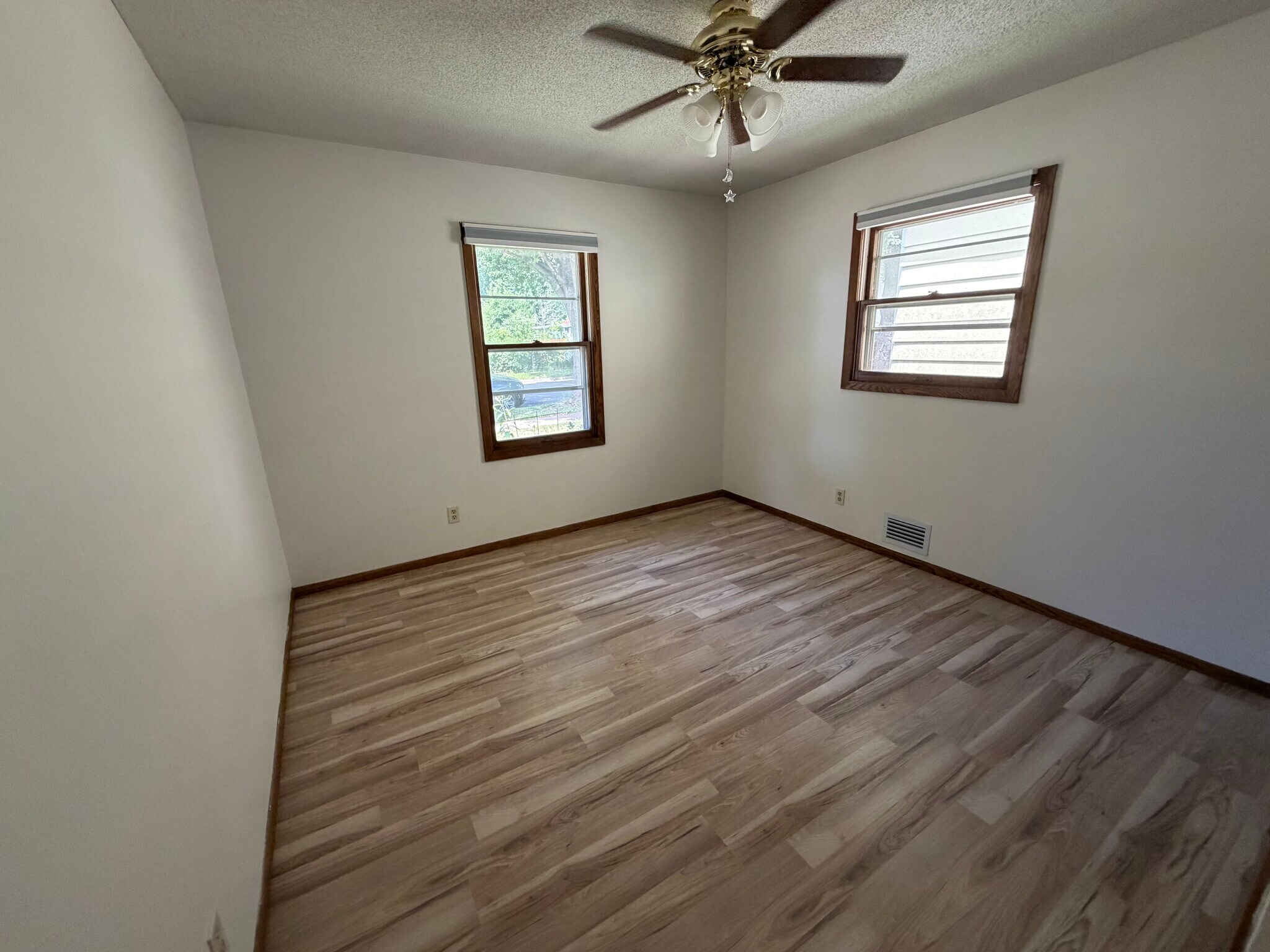 Building Photo - 2098 Sherwood Ave