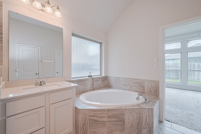 Building Photo - 6906 Montclair Colony Trl
