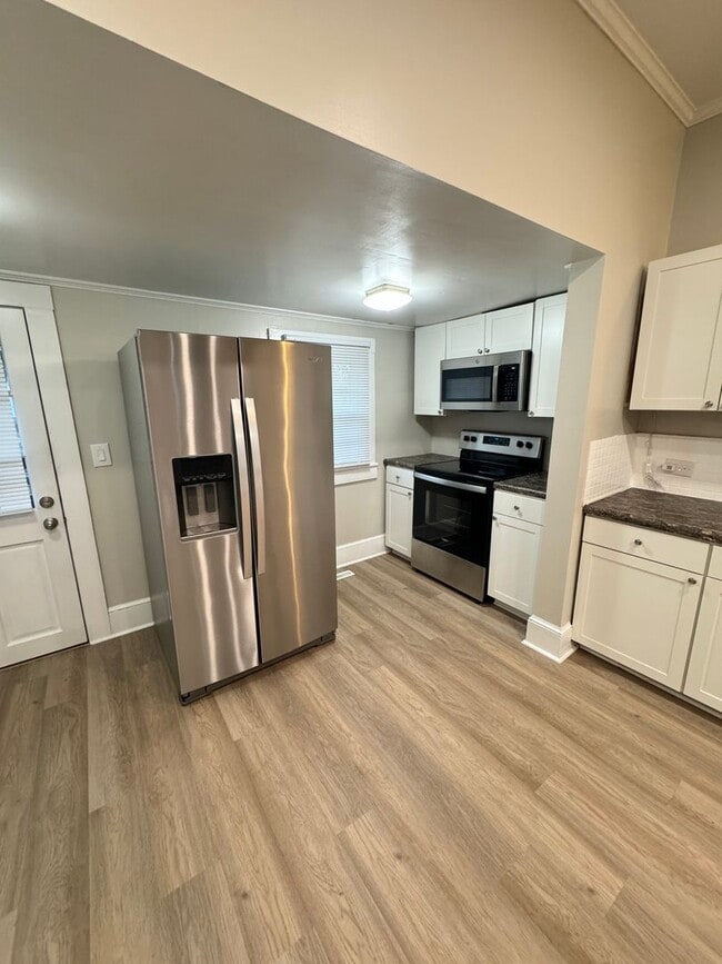 Building Photo - Fully remodeled, 2 bed 1 bath house, Walk to downtown Kannapolis!