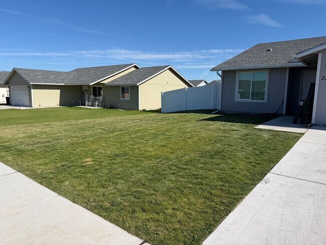 Building Photo - 4 Bedroom Home in Park Orchard Neighborhood