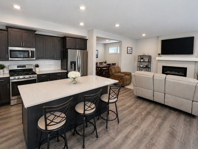 Building Photo - Extravagant Living on the Peaceful Peninsula