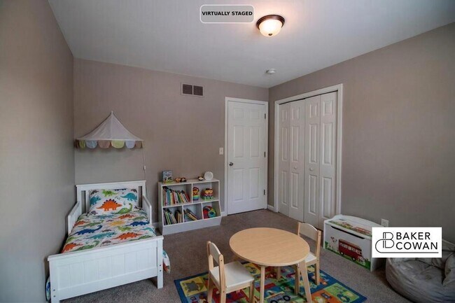 Building Photo - 570 Wabash St