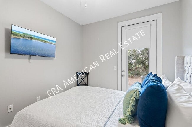 Building Photo - 4923 E County Hwy 30A