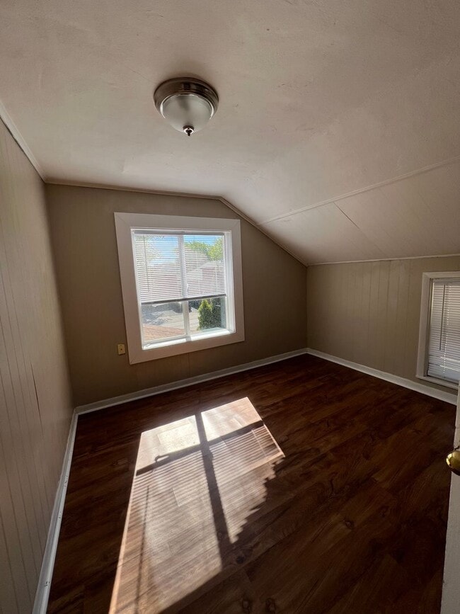 Building Photo - Spacious 4 Bedroom Home - Graafschap